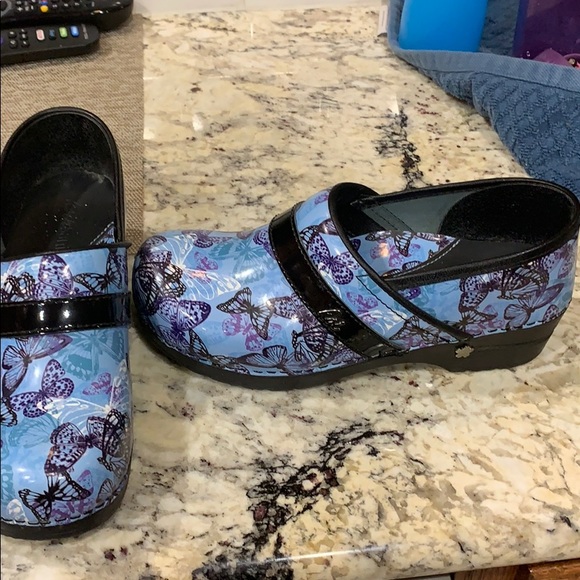 dansko butterfly clogs